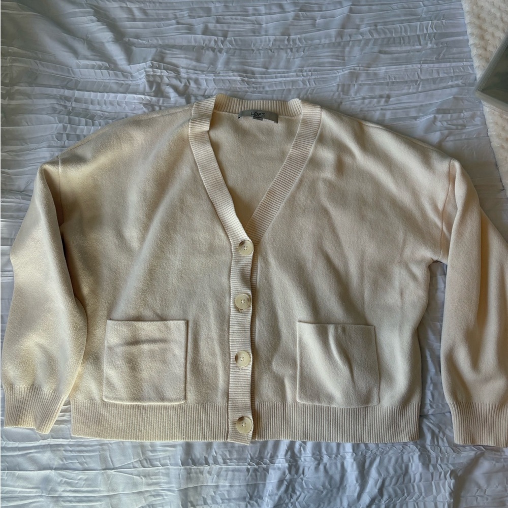 LOFT Cream V-Neck Button Front Pocket Cardigan--Sz L
